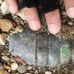 bouteille enterrée dans le sol
